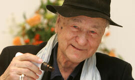 Mirė garsus menininkas Jonas Mekas