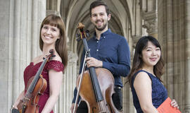 „Pasivaikščiojimas po epochų alėją“