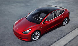 „Tesla Model 3“ uždegta žalia šviesa Europoje