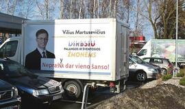 Politikų reklama – per žmonių galvas