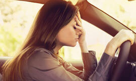 Vinguriavusiame automobilyje - dvi girtos merginos