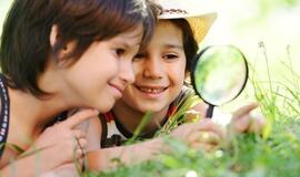 Kaip padėti vaikui saugiai tyrinėti pasaulį?