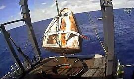 Kosminė kapsulė „Crew Dragon“ sėkmingai grįžo į Žemę