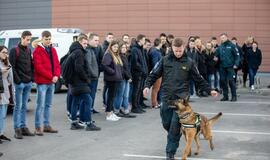 Atvirų durų diena policijoje vėl sukvietė būrius moksleivių
