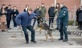Atvirų durų diena policijoje vėl sukvietė būrius moksleivių