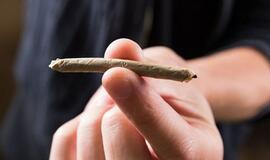 Sulaikyti nuo narkotikų apsvaigę vaikinai