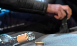 Girtas baltarusis iškrito iš vilkiko, kurį ketino vairuoti