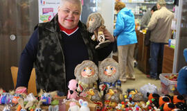 Kiaušiniai turguje: dažyti, megzti, mediniai ir jau tušti