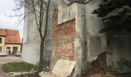 Laukdamas pirkėjų pastatas baigia subyrėti