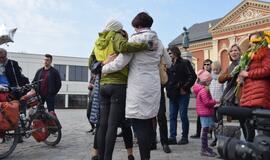 Klaipėdiečių poros kelionė dviračiais į Filipinus baigėsi netikėtai