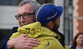 Klaipėdiečių poros kelionė dviračiais į Filipinus baigėsi netikėtai