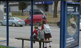 Siūlo pradinukus autobusais vežioti pusvelčiui