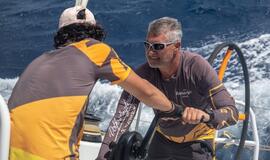 Karšta kova Antigvos buriavimo savaitėje: Lietuvos atstovai rungiasi dėl aukštesnės vietos lyderių trejetuke