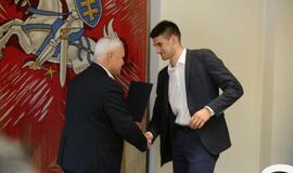 Meras pasveikino Lietuvos rankinio lygos čempionus