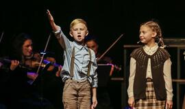 Žaismingos muzikos garsų orkestras pasakos apie meilę šeimai ir muzikai