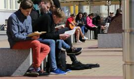 Klaipėdos jaunimas skaito knygas