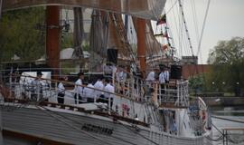 Meridianas išskleidė bures