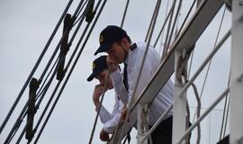 Meridianas išskleidė bures