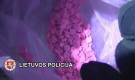 Grupuotė labai dideliais kiekiais vežė narkotikus