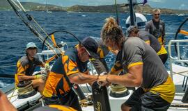 Karibų sezoną „Ambersail 2“ uždarė su trenksmu: aplenkė du šimtapėdžius konkurentus ir iškovojo Lietuvai sidabrą