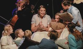 Žaismingos muzikos garsų orkestras pasakos apie meilę šeimai ir muzikai