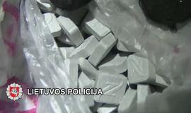 Grupuotė labai dideliais kiekiais vežė narkotikus