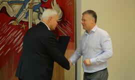 Meras pasveikino Lietuvos rankinio lygos čempionus