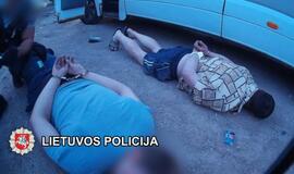 Grupuotė labai dideliais kiekiais vežė narkotikus