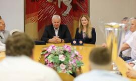 Meras pasveikino Lietuvos rankinio lygos čempionus