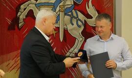 Meras pasveikino Lietuvos rankinio lygos čempionus