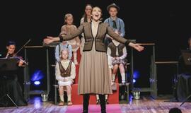 Žaismingos muzikos garsų orkestras pasakos apie meilę šeimai ir muzikai