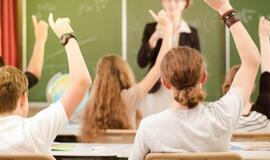 Moksleiviai pašiurpę: per karščius neleidžia mūvėti šortų