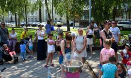 "Interact" jaunimas sveikino Klaipėdos mažuosius