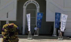 Įteikti diplomai 140 absolventų