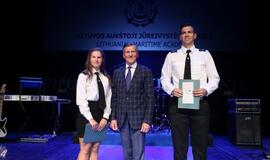 Įteikti diplomai 140 absolventų