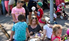 "Interact" jaunimas sveikino Klaipėdos mažuosius