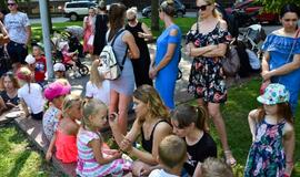 "Interact" jaunimas sveikino Klaipėdos mažuosius