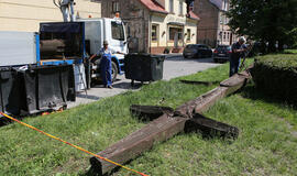 Restauruoti kryžiai sugrįš į Sąjūdžio parką