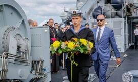 Jūra sužydėjo gėlėmis – pagerbti žuvusieji