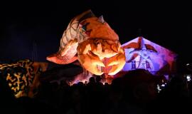 „Plasticiens Volants“ spektaklis "Perlas"Klaipėdos piliavietėje