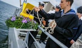 Jūra sužydėjo gėlėmis – pagerbti žuvusieji