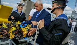 Jūra sužydėjo gėlėmis – pagerbti žuvusieji