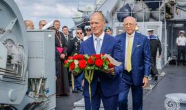 Jūra sužydėjo gėlėmis – pagerbti žuvusieji