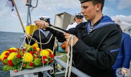 Jūra sužydėjo gėlėmis – pagerbti žuvusieji