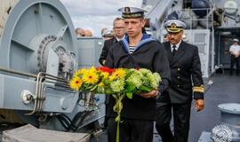 Jūra sužydėjo gėlėmis – pagerbti žuvusieji