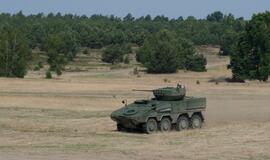 Lietuvos kariuomenei perduotos pėstininkų kovos mašinos „Boxer“