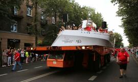 Apdovanojo šventinės eisenos kolektyvus