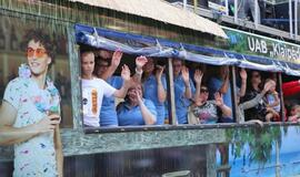 Apdovanojo šventinės eisenos kolektyvus