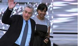 „Pašėlęs senelis“ Robertas De Niras