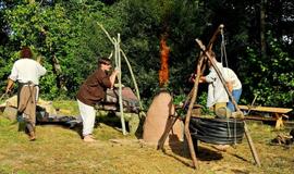 Pabandė geležį išgauti archajiniu metodu